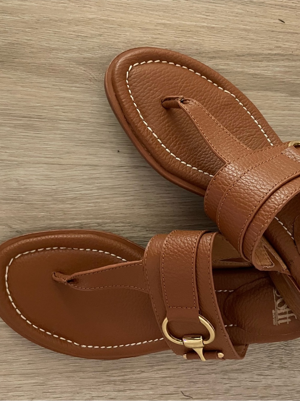 SOFFT Women’s Tan Leather Thong Sandals with Gold Accent.